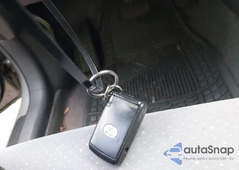 2005 Toyota Prius from USA, damaged, VIN JTDKB20U353078084